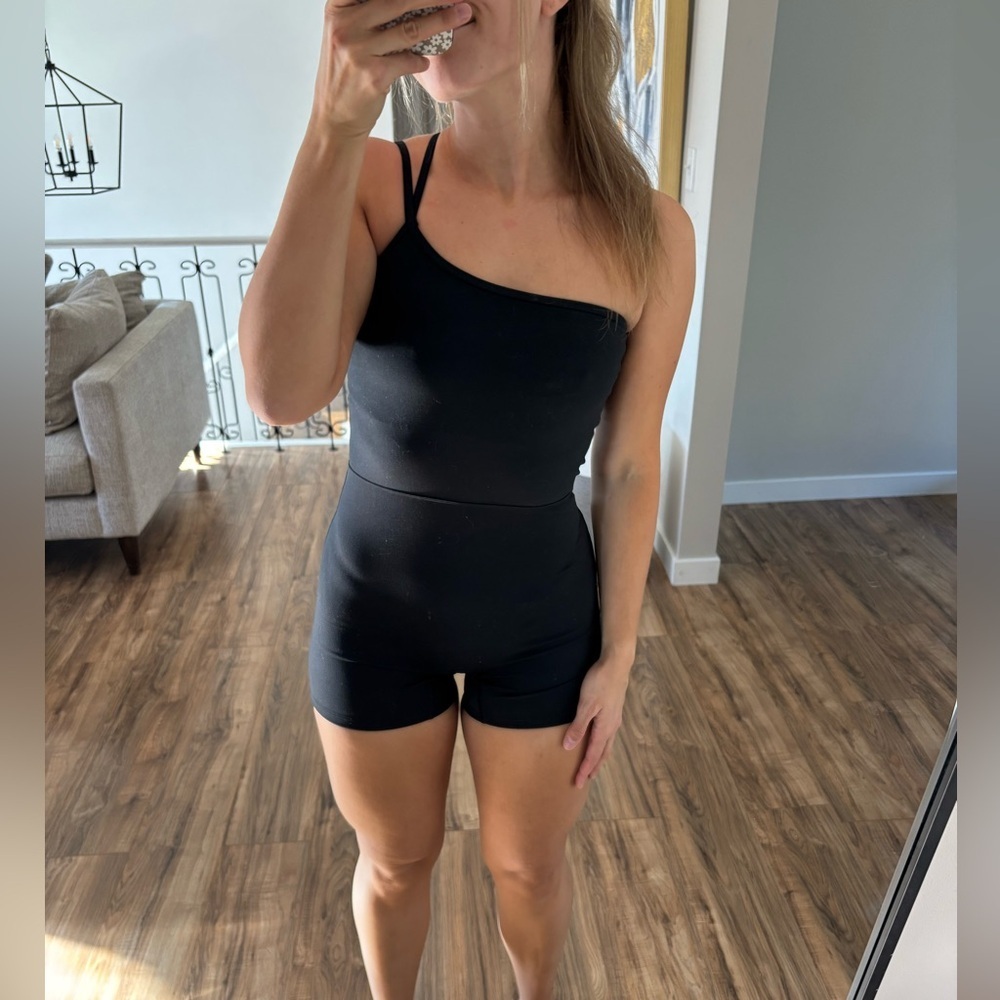 Gilly Hicks Active Asymmetrical Shortsie